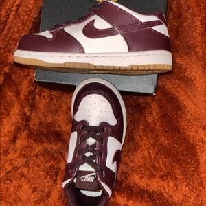 Nike Court Borough Low Marron and White size 9